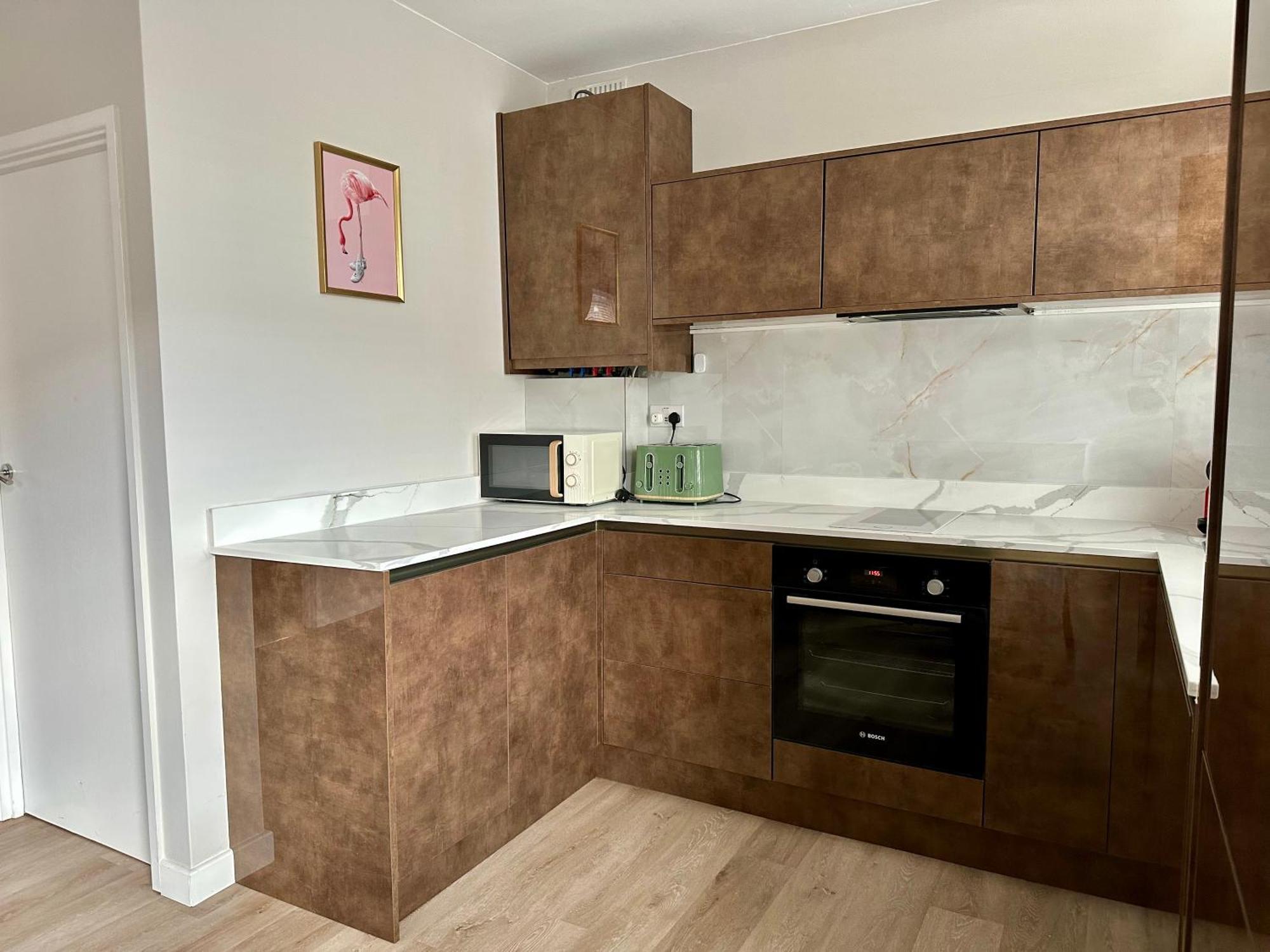 Sienna's 2 - Bedroom Apartment, London, N1. * London
