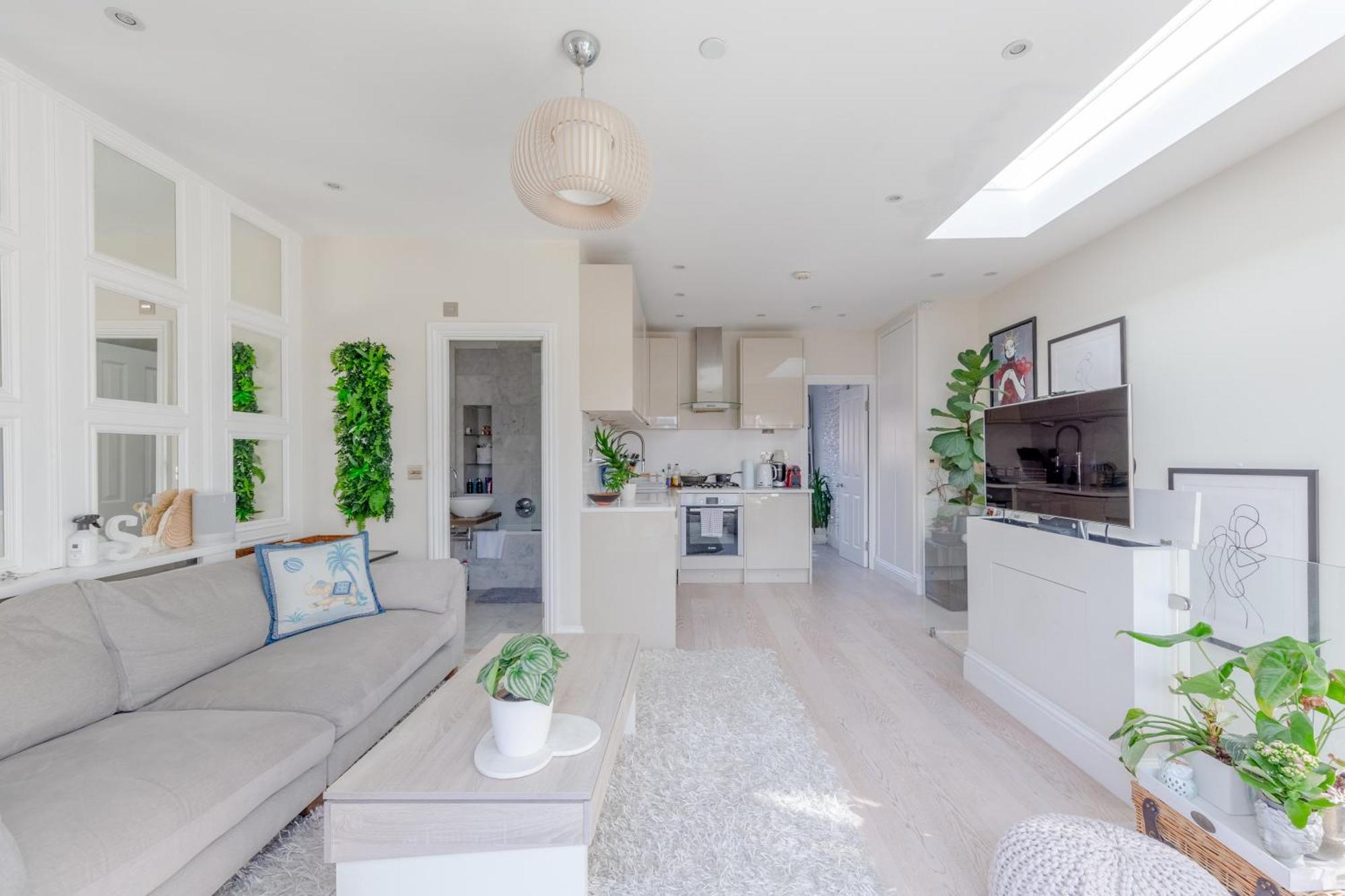 Airy & Modern 1bd Flat In Maida Vale * London