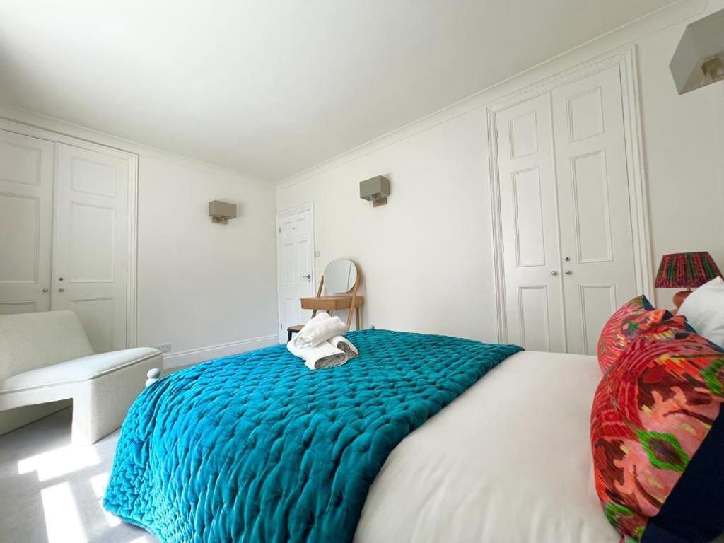 Split Level 2 Bed Apartment- Mayfair Lägenhet *
