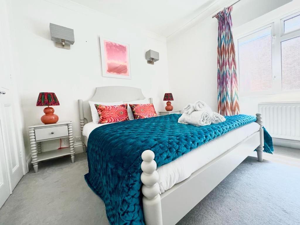 Split Level 2 Bed Apartment- Mayfair Lägenhet *