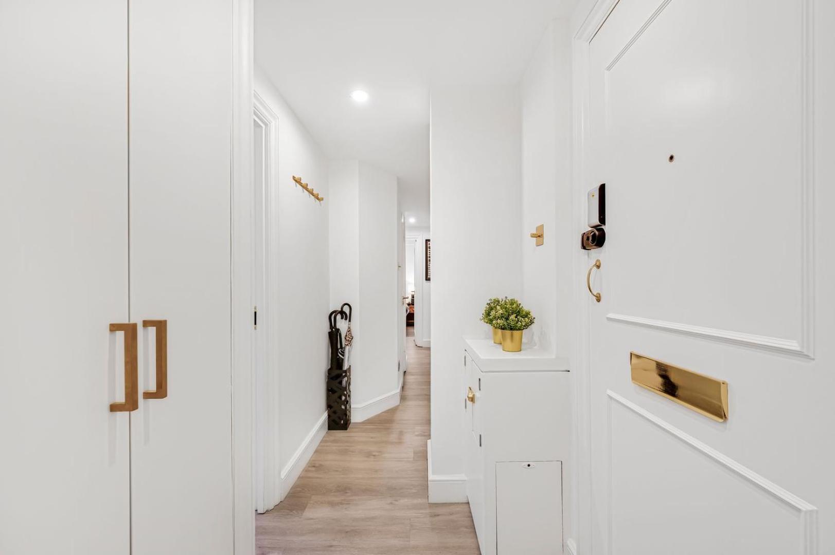Chelsea In A Prime Location Apartment *