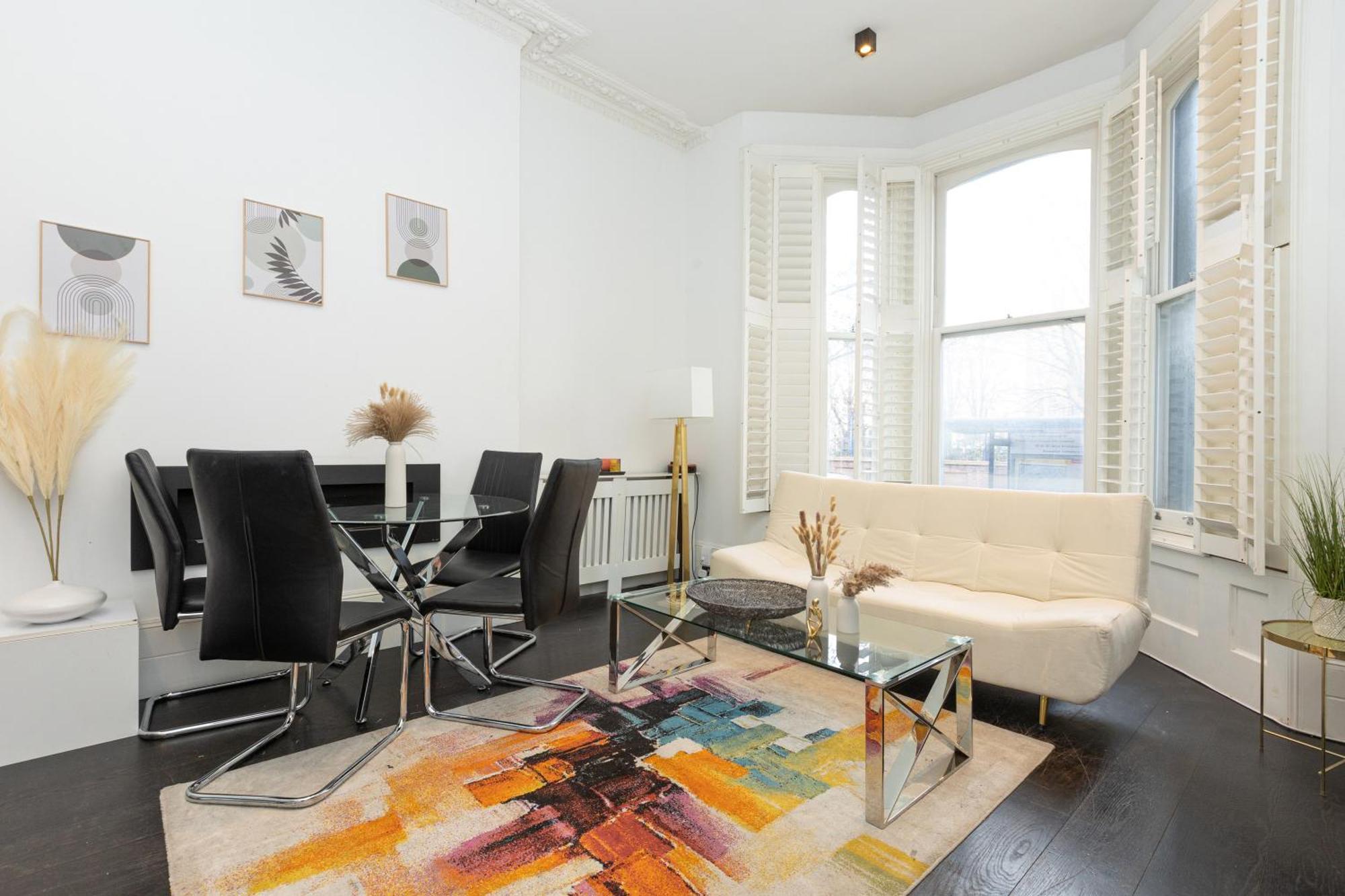 Lovely 2br Flat In Kensington, 2 Minutes Tube Lägenhet