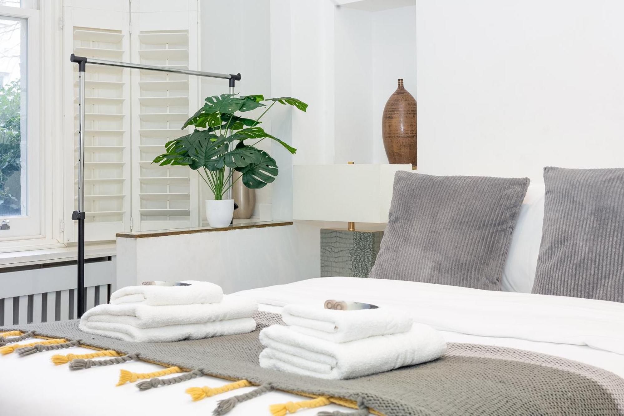 Lovely 2br Flat In Kensington, 2 Minutes Tube Lägenhet *