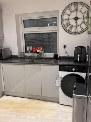 Spacious Twin In Cozy Gasthof London