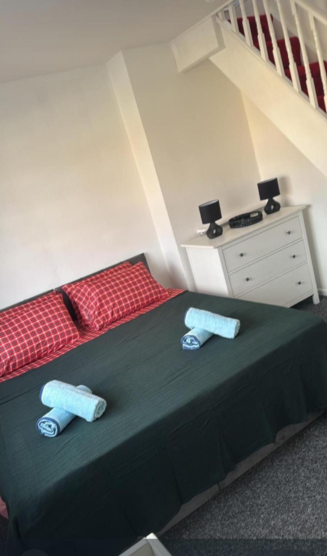 House Near Greenwich, Free Parking, Free Wifi