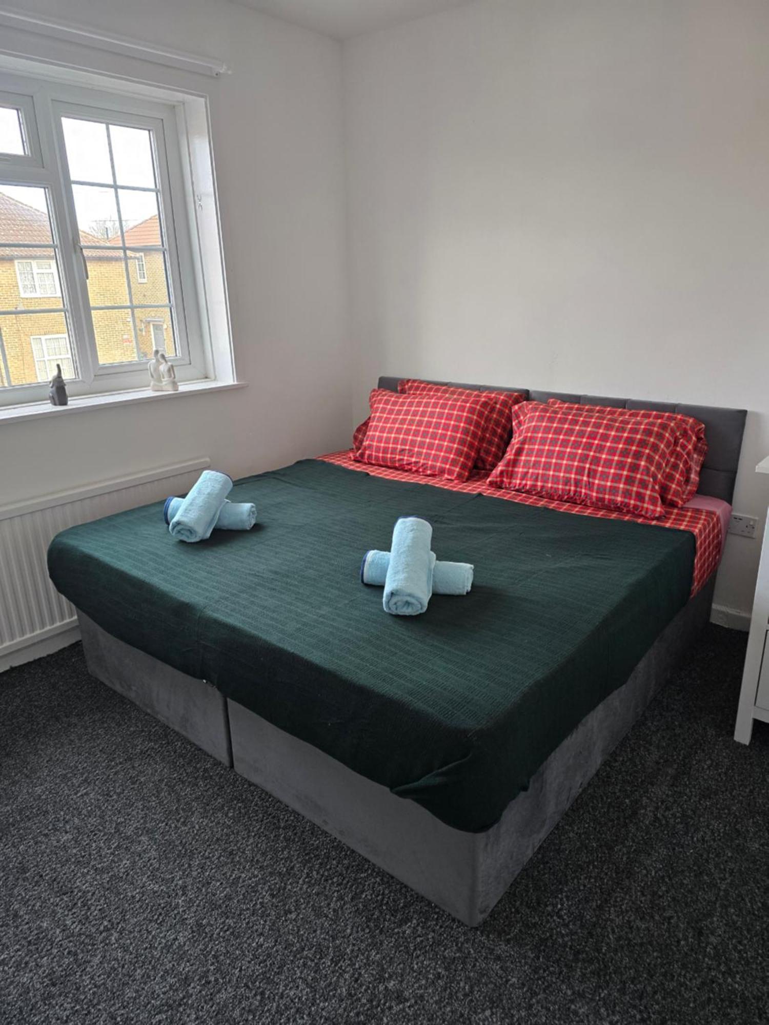 House Near Greenwich, Free Parking, Free Wifi Apartment