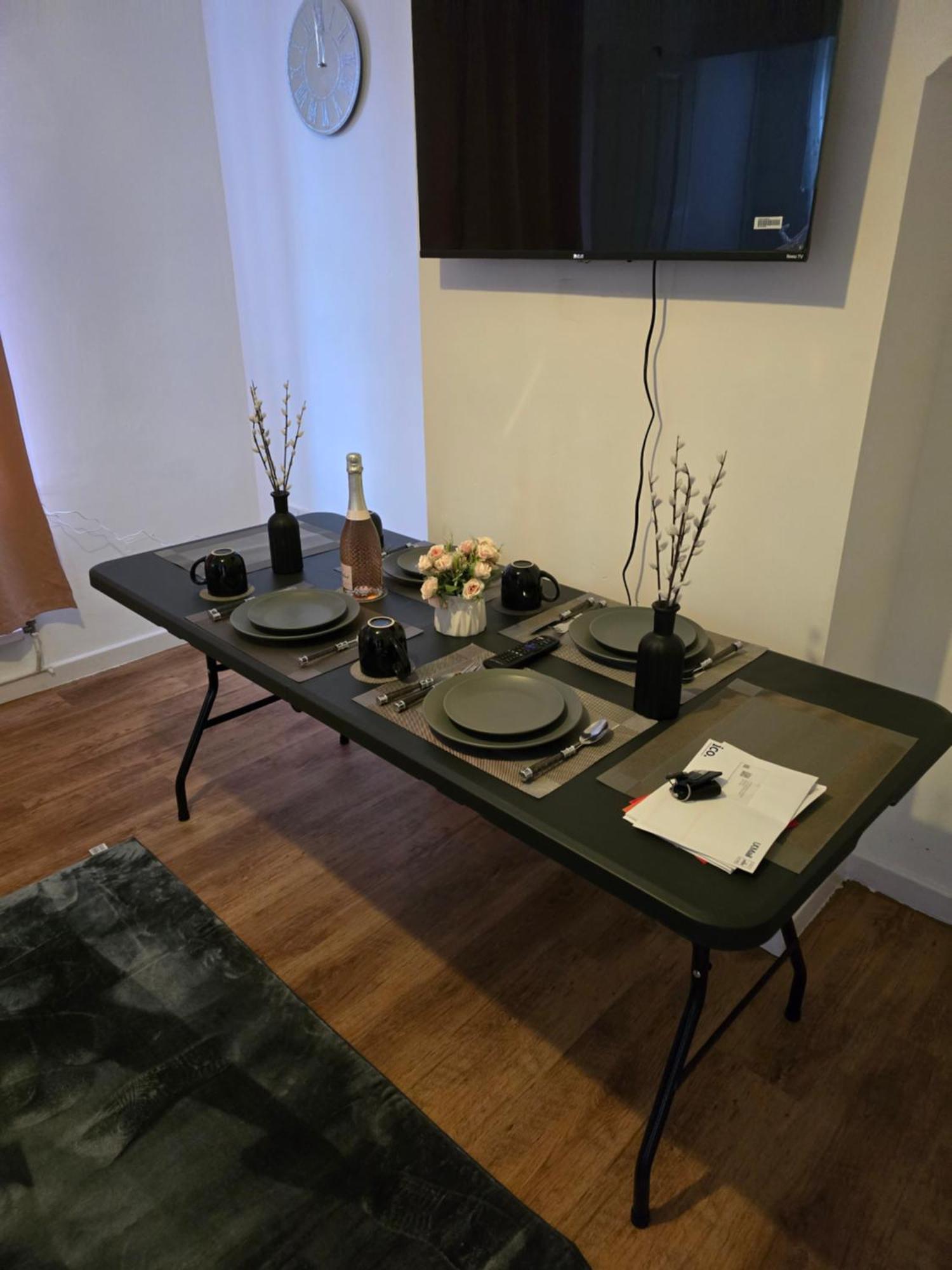 House Near Greenwich, Free Parking, Free Wifi Apartment *