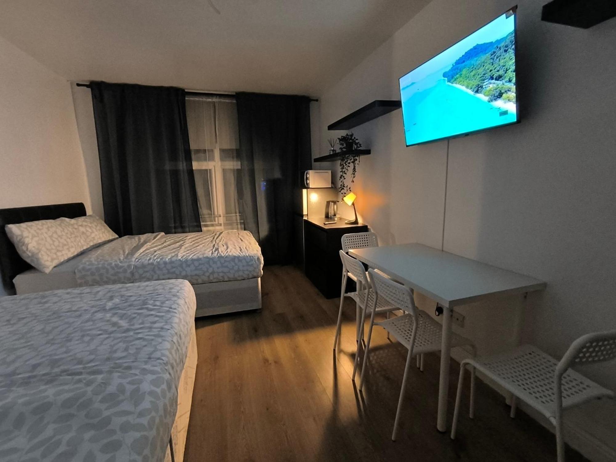 4 Person 3min From South Wimbeldon Tube Station Room2 Guest house London
