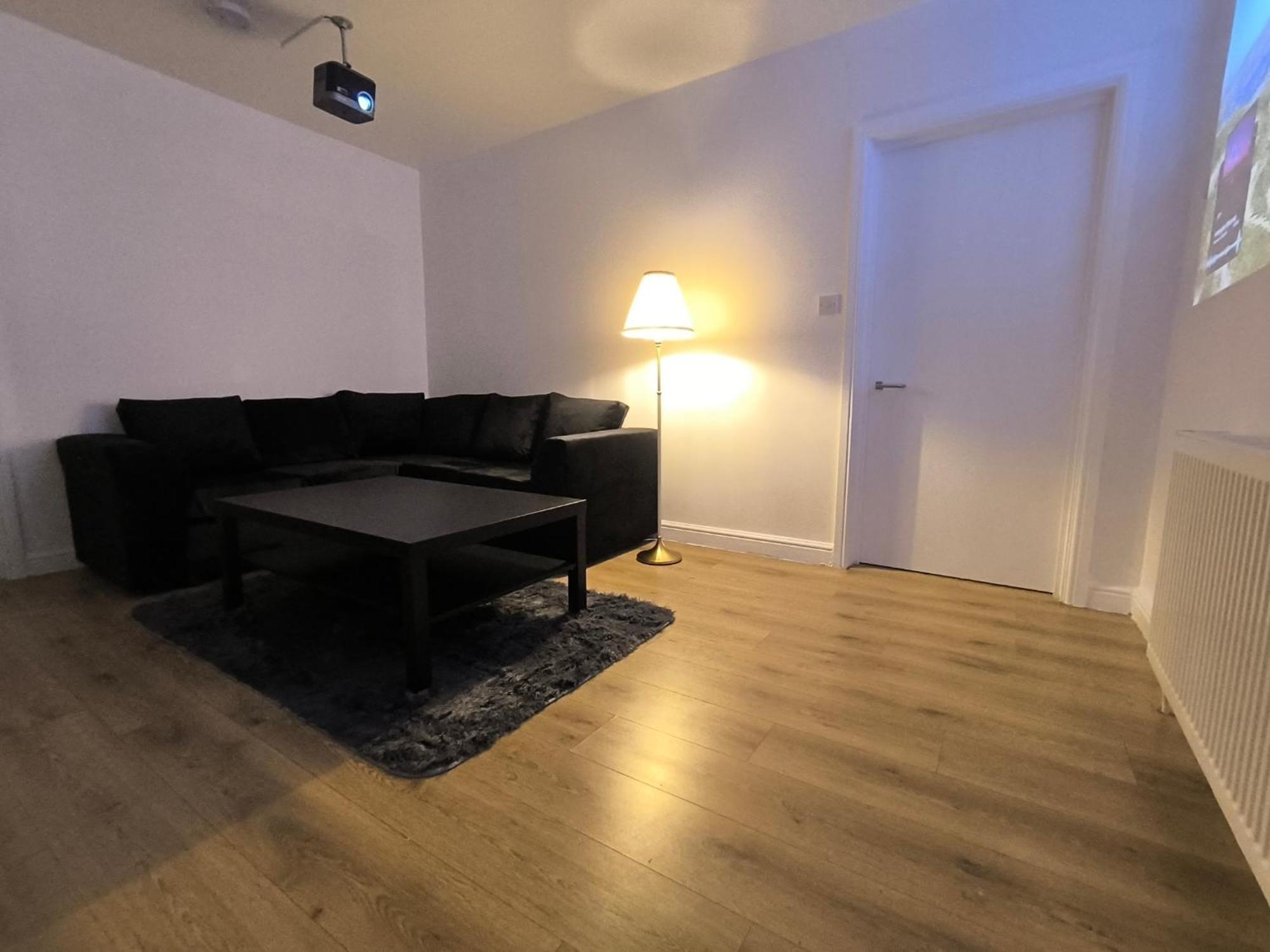 4 Person 3min From South Wimbeldon Tube Station Room2 Guest house