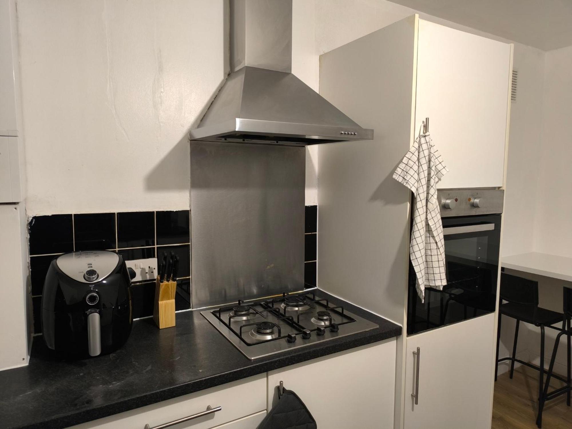 4 Person 3min From South Wimbeldon Tube Station Room2 Guest house London