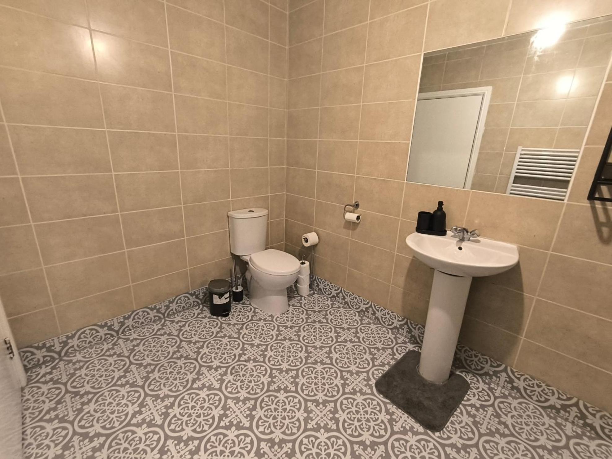 4 Person 3min From South Wimbeldon Tube Station Room2 Guest house