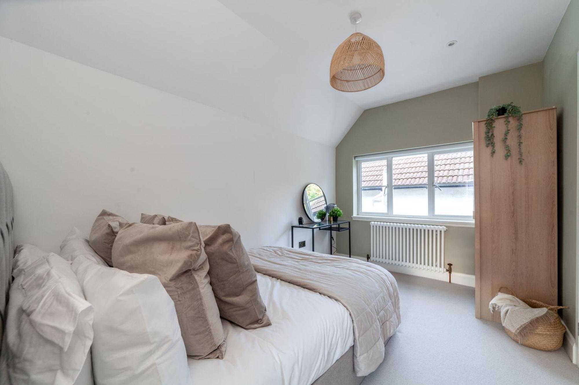 Stunning Available In Luxury House Londen