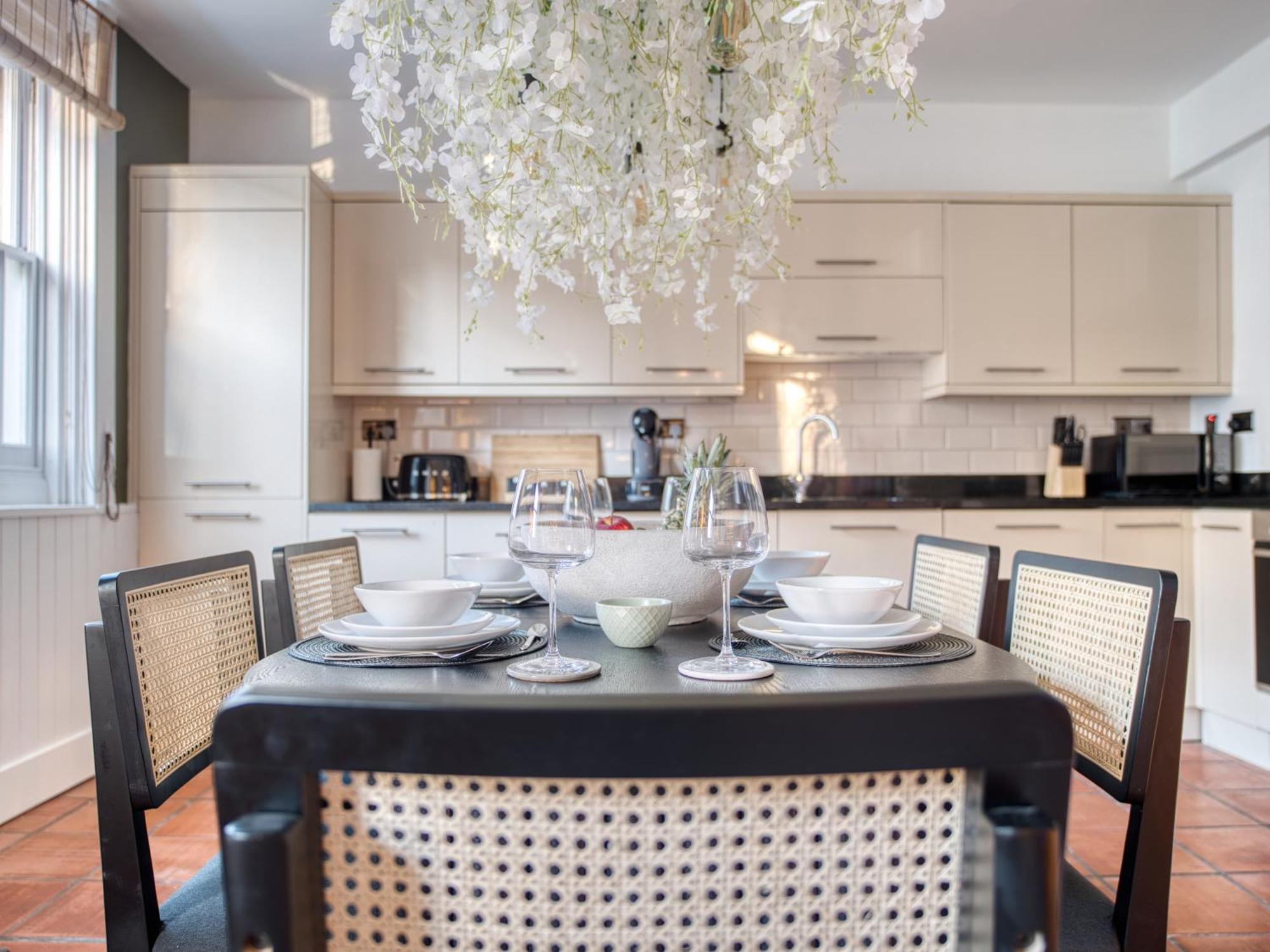 Holland Park - Games & Parking * London