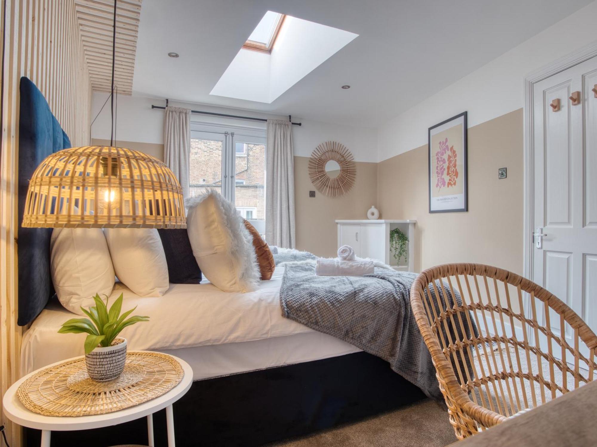 Holland Park - Games & Parking * London
