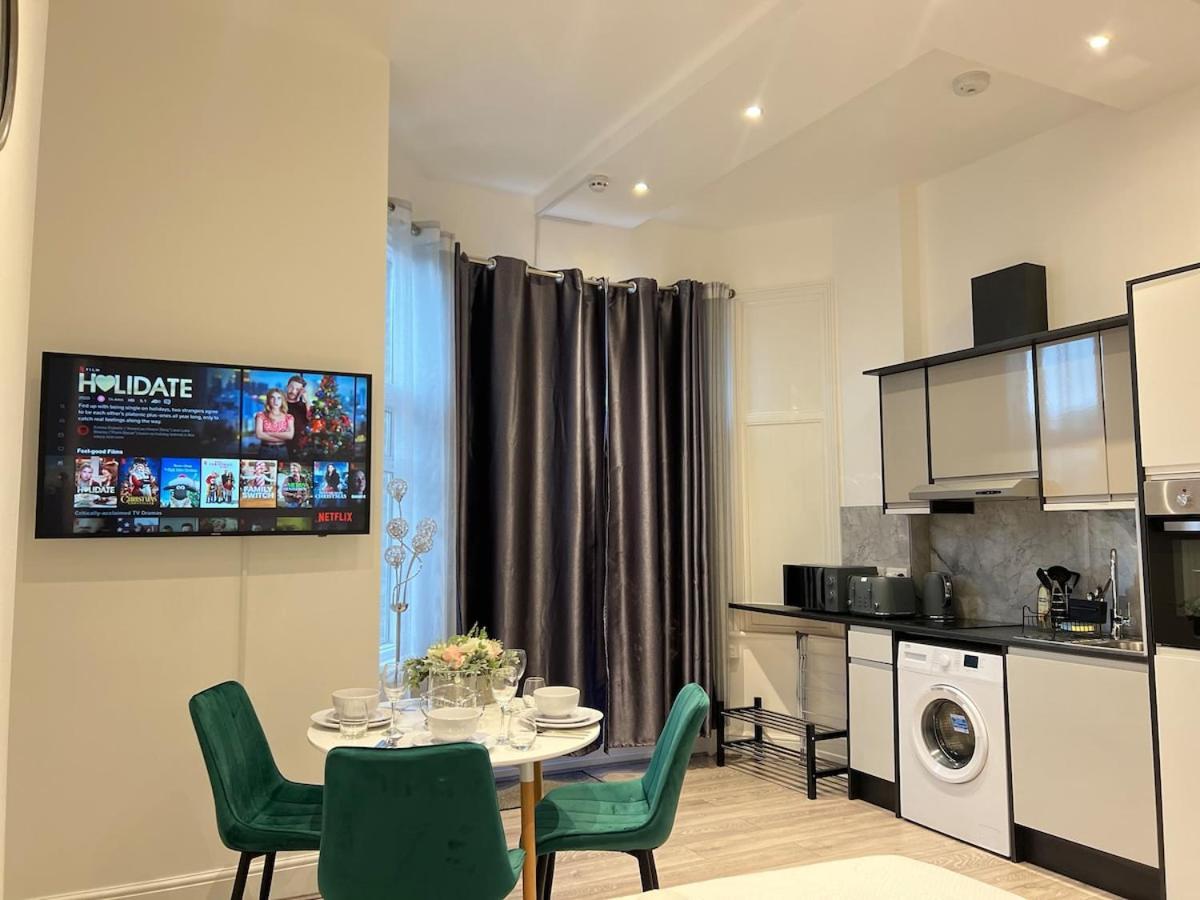 Apartment Charming In West Ealing, 12 Mins To By Train, Free Parking, 8-min Walk To Station *