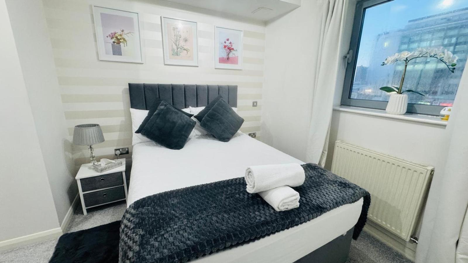 Entire Next To Canary Wharf In * Londra