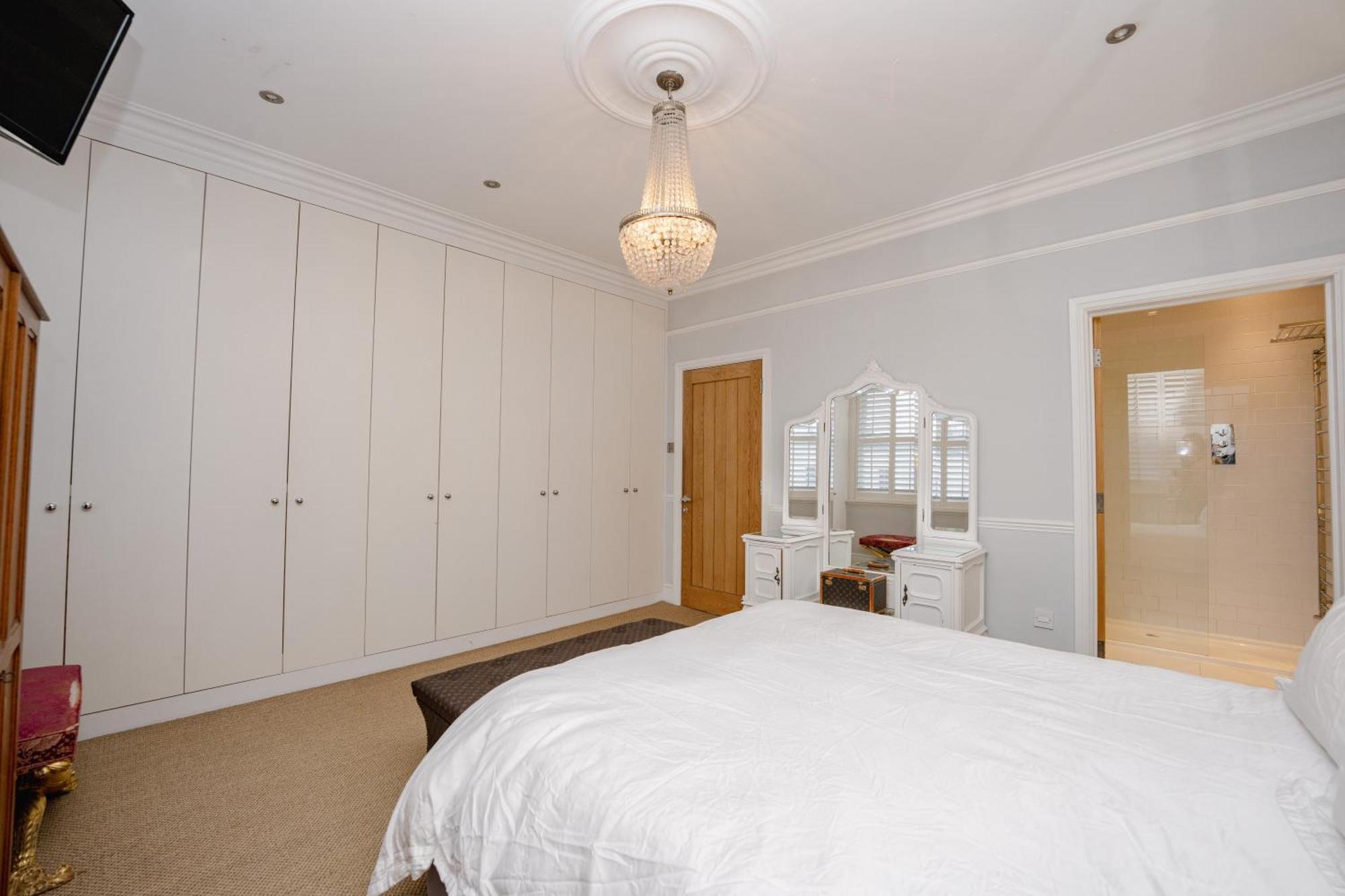 Ultrachic Georgian Townhouse In * London