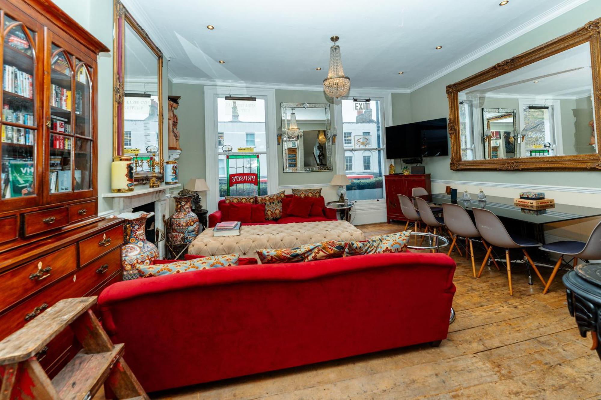 Ultrachic Georgian Townhouse In * London