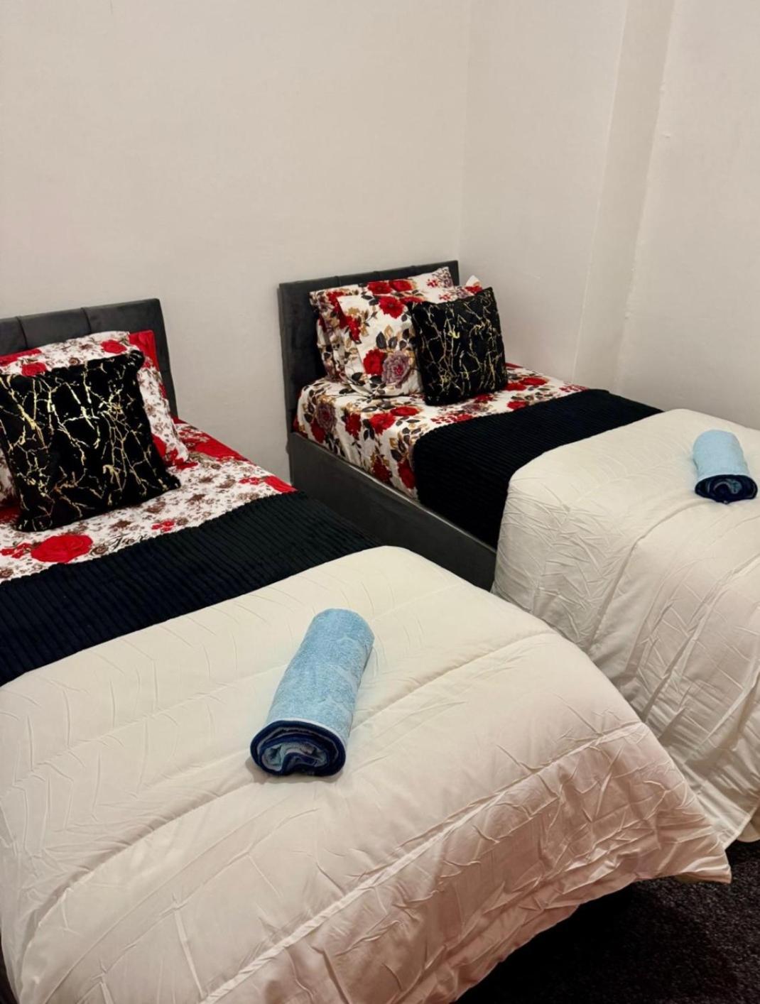 House Near Greenwich, Free Parking, Free Wifi Apartment *