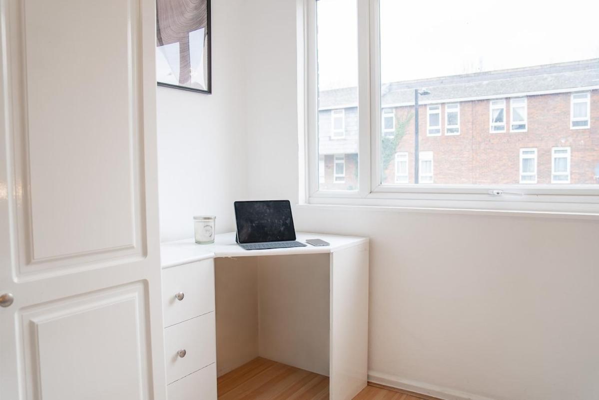Large Cozy 4 Bedroom House In Feriehus London