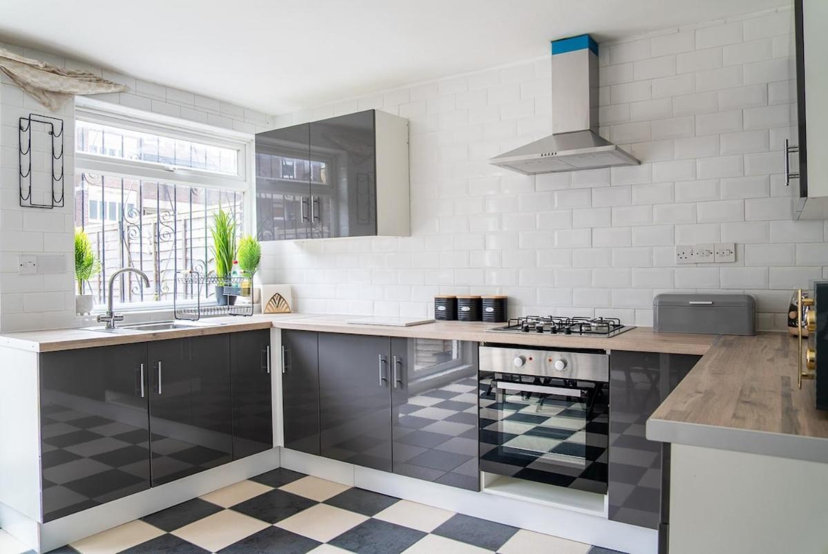 Large Cozy 4 Bedroom House In Feriehus *