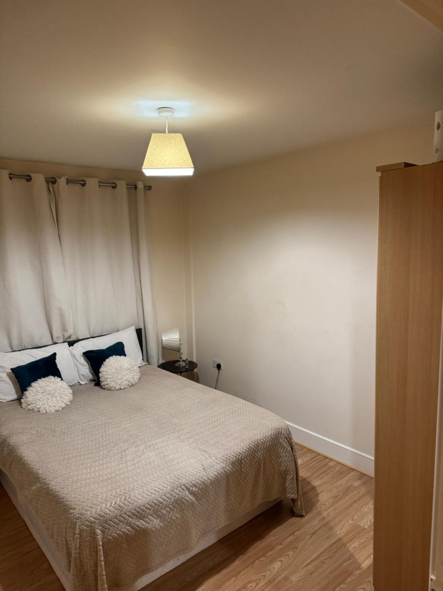 1- Bed Flat With Easy Access To Bow Station Lejlighed London