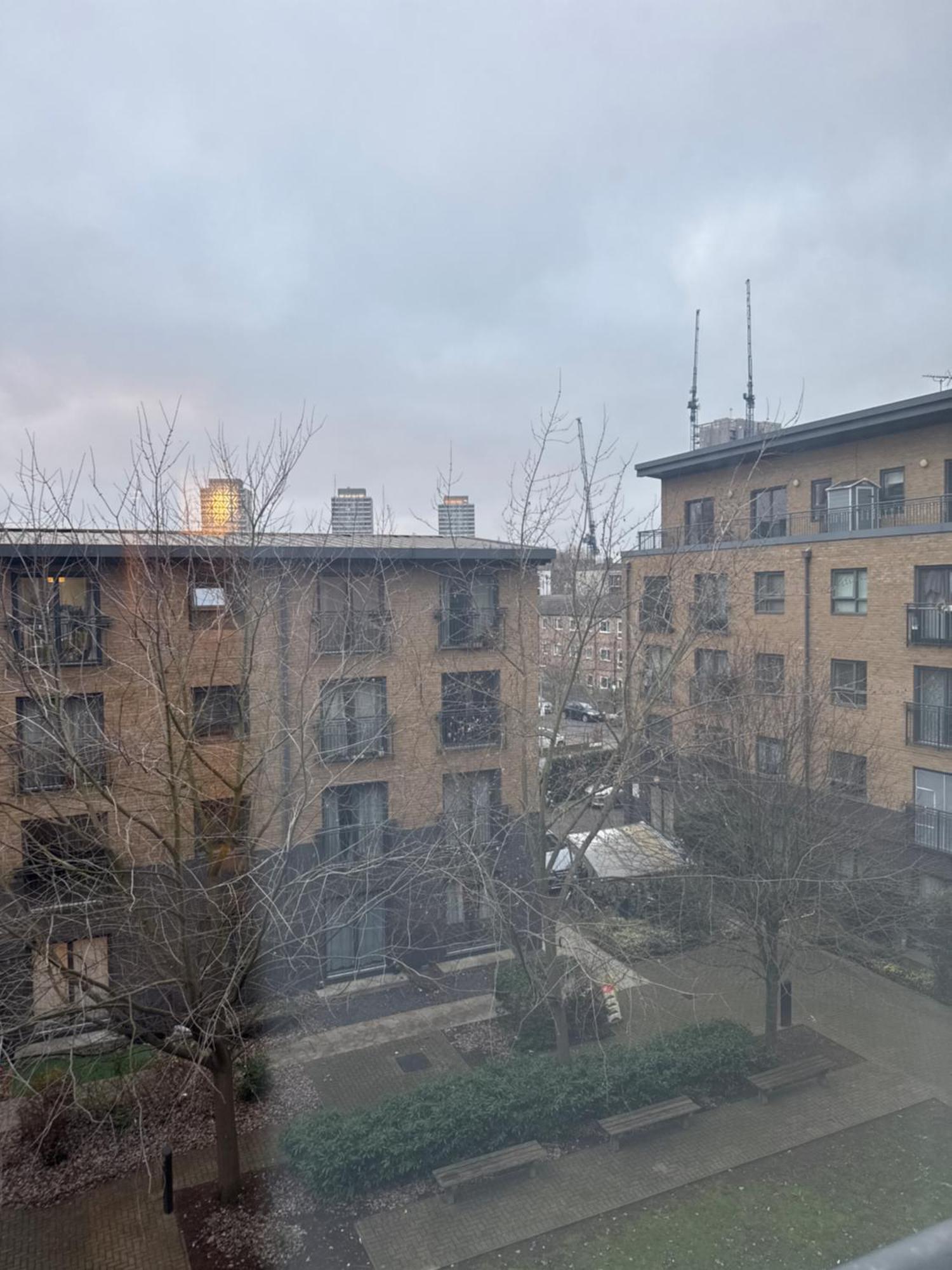 1- Bed Flat With Easy Access To Bow Station Lejlighed London