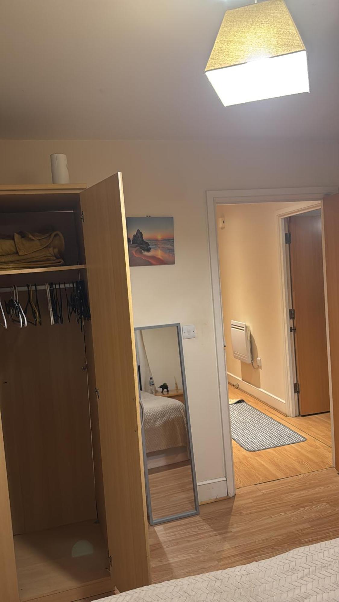 1- Bed Flat With Easy Access To Bow Station * Londra