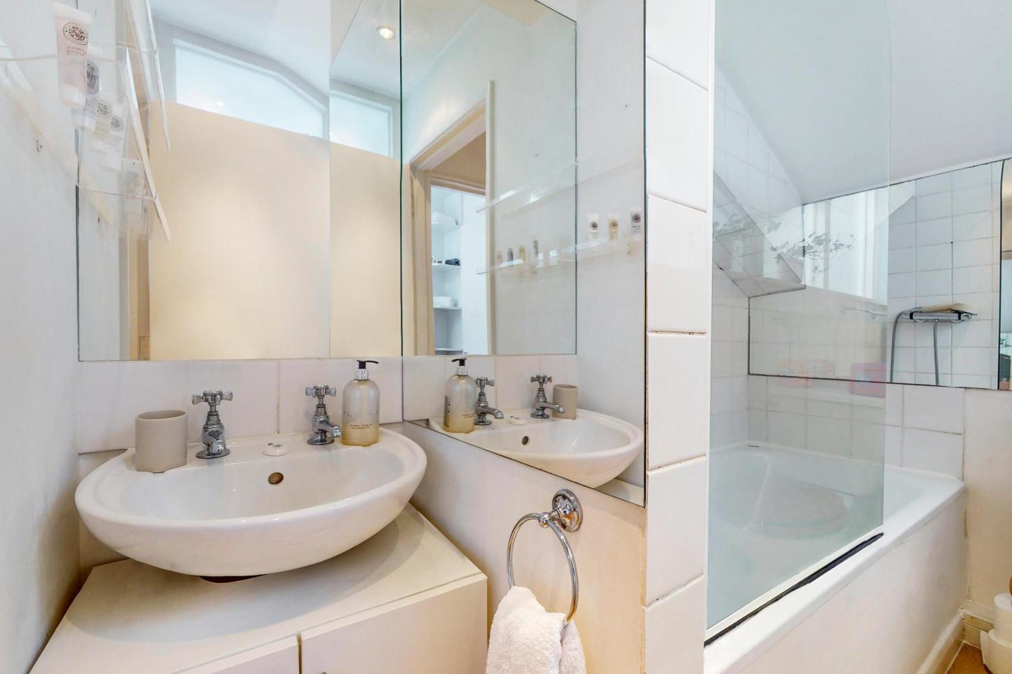 Bright 1 Bed - In The Heart Of South Kensington Apartment London
