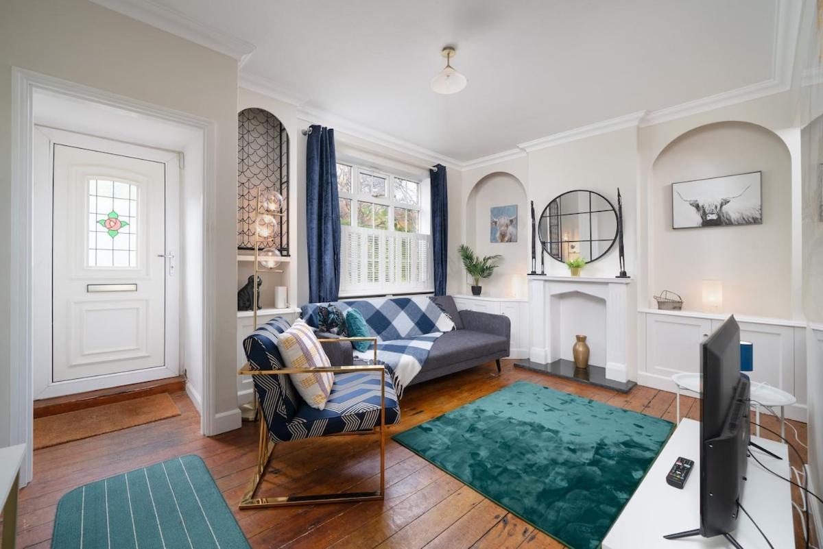 Lavish Lux 3bed 2bath Garden Sunroom Parking Villa