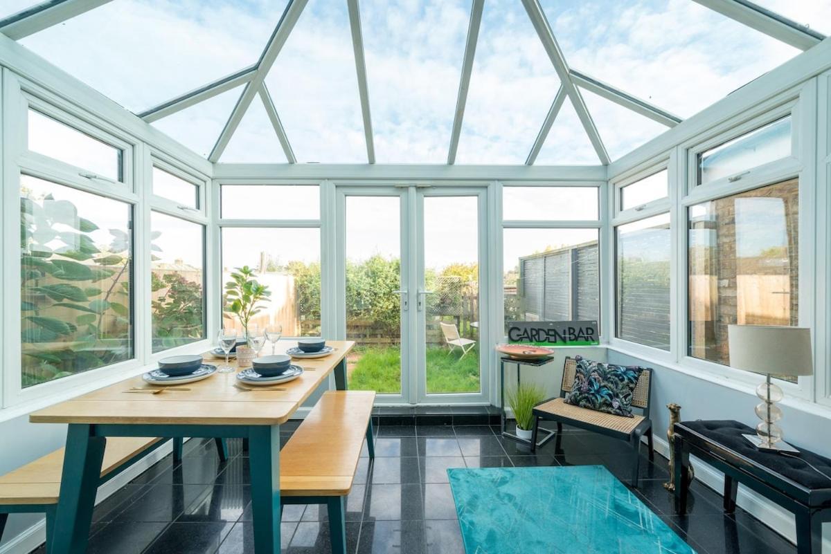 Villa Lavish Lux 3bed 2bath Garden Sunroom Parking *