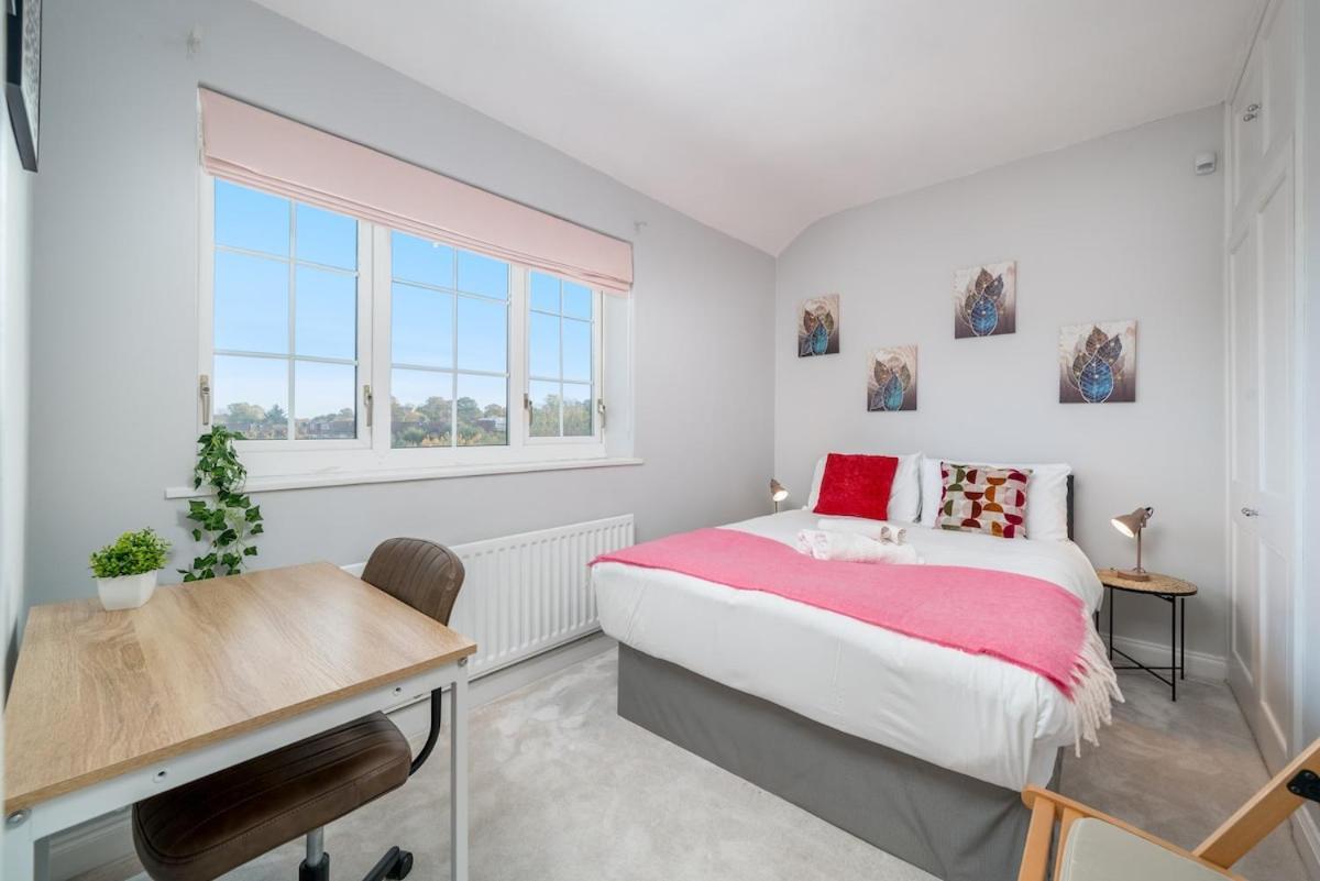 Lavish Lux 3bed 2bath Garden Sunroom Parking Villa