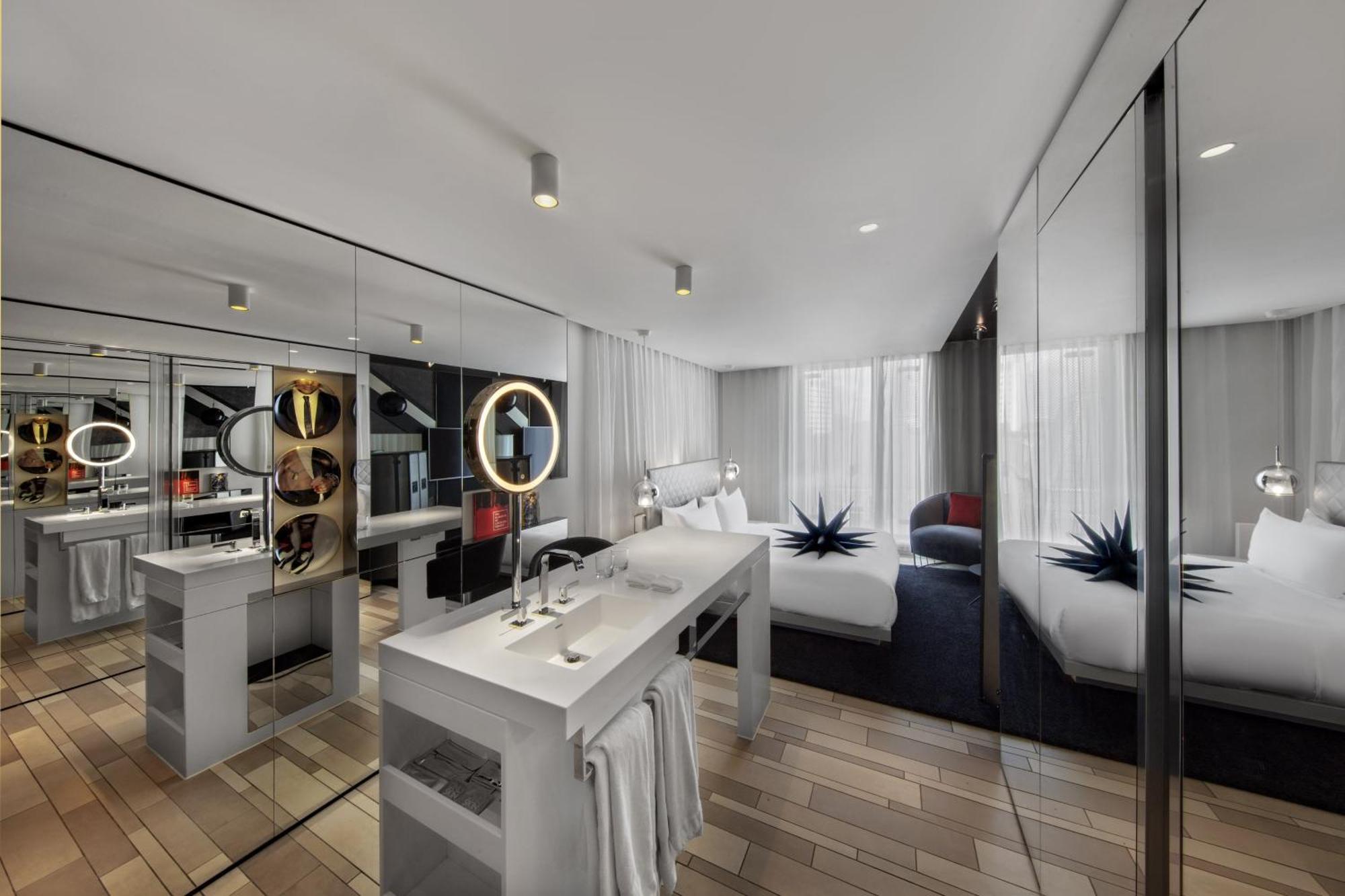 W Hotel 5*