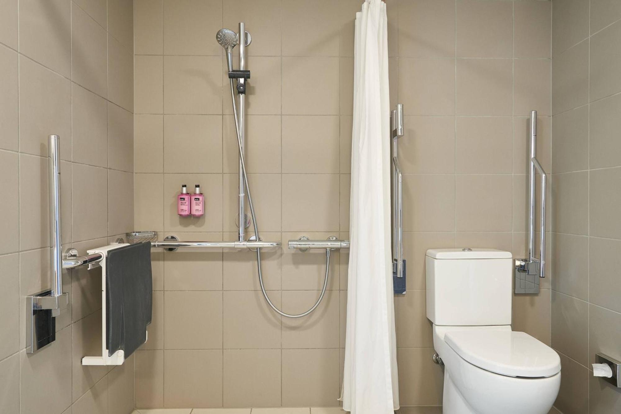 Moxy Stratford Hotell 4*