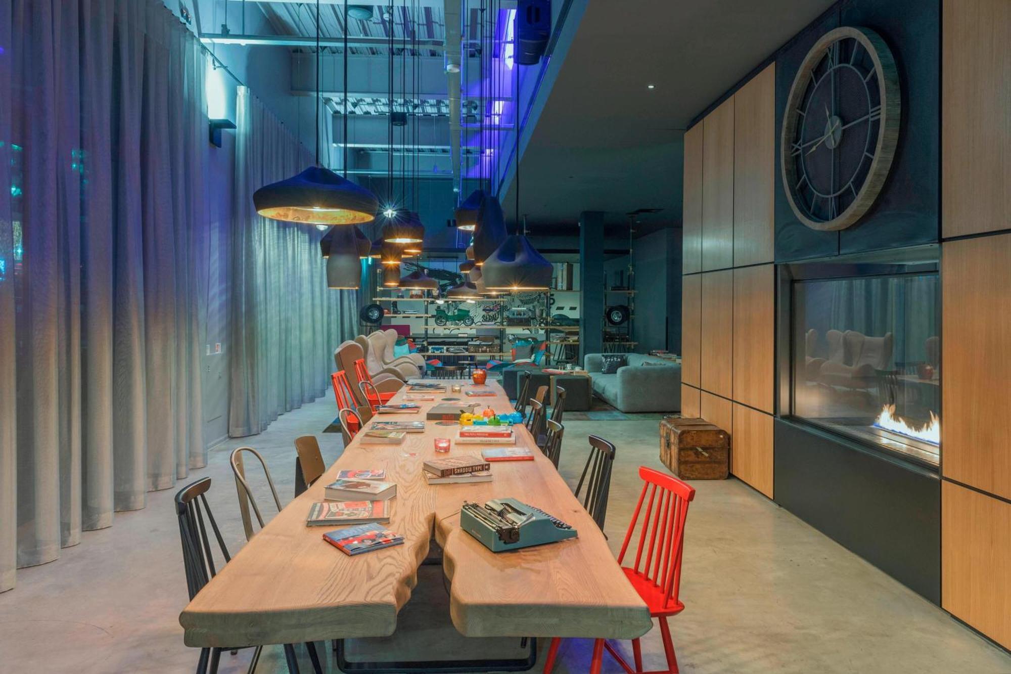Hotell Moxy Stratford 4*
