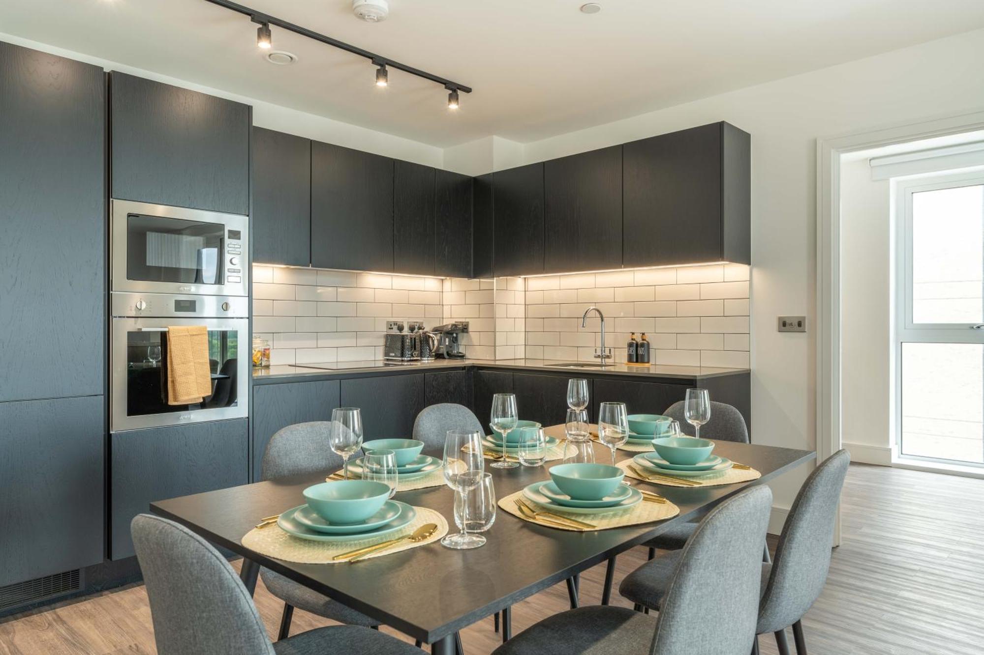 Mitre Picasso By Artsy * Londen