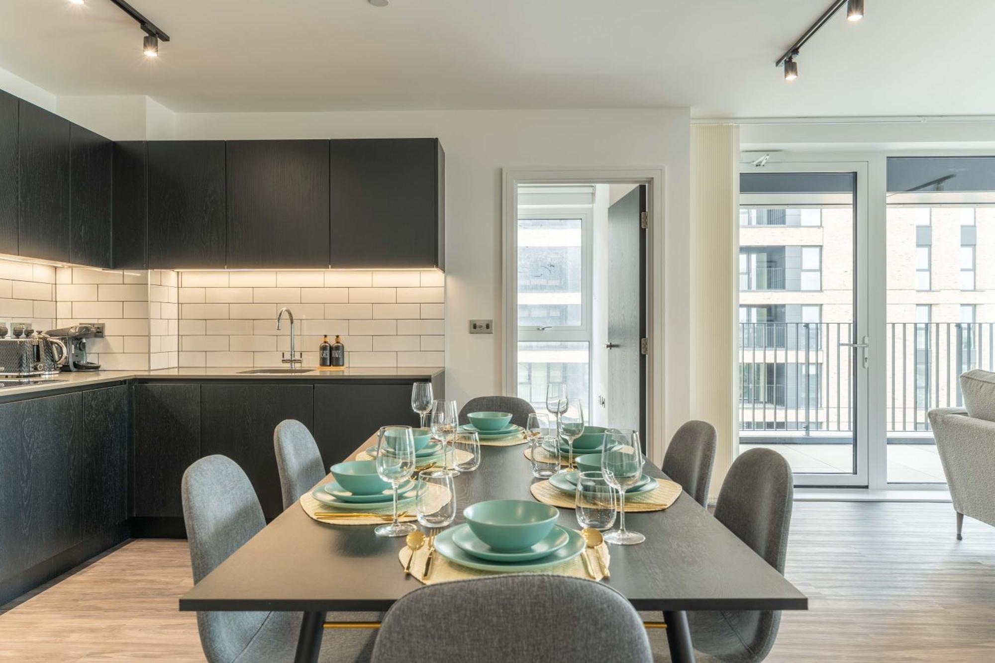 Mitre Picasso By Artsy * Londen