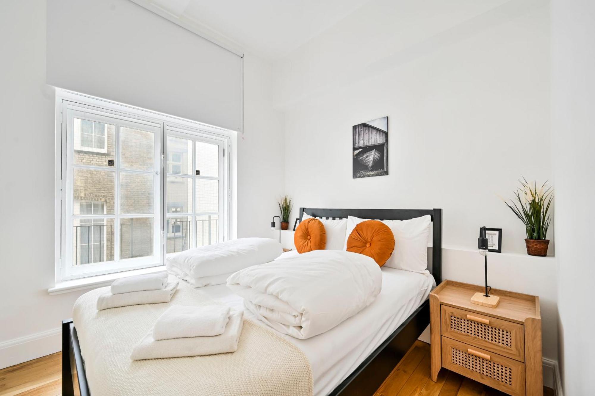 Stunning 3 Bed Lägenhet London
