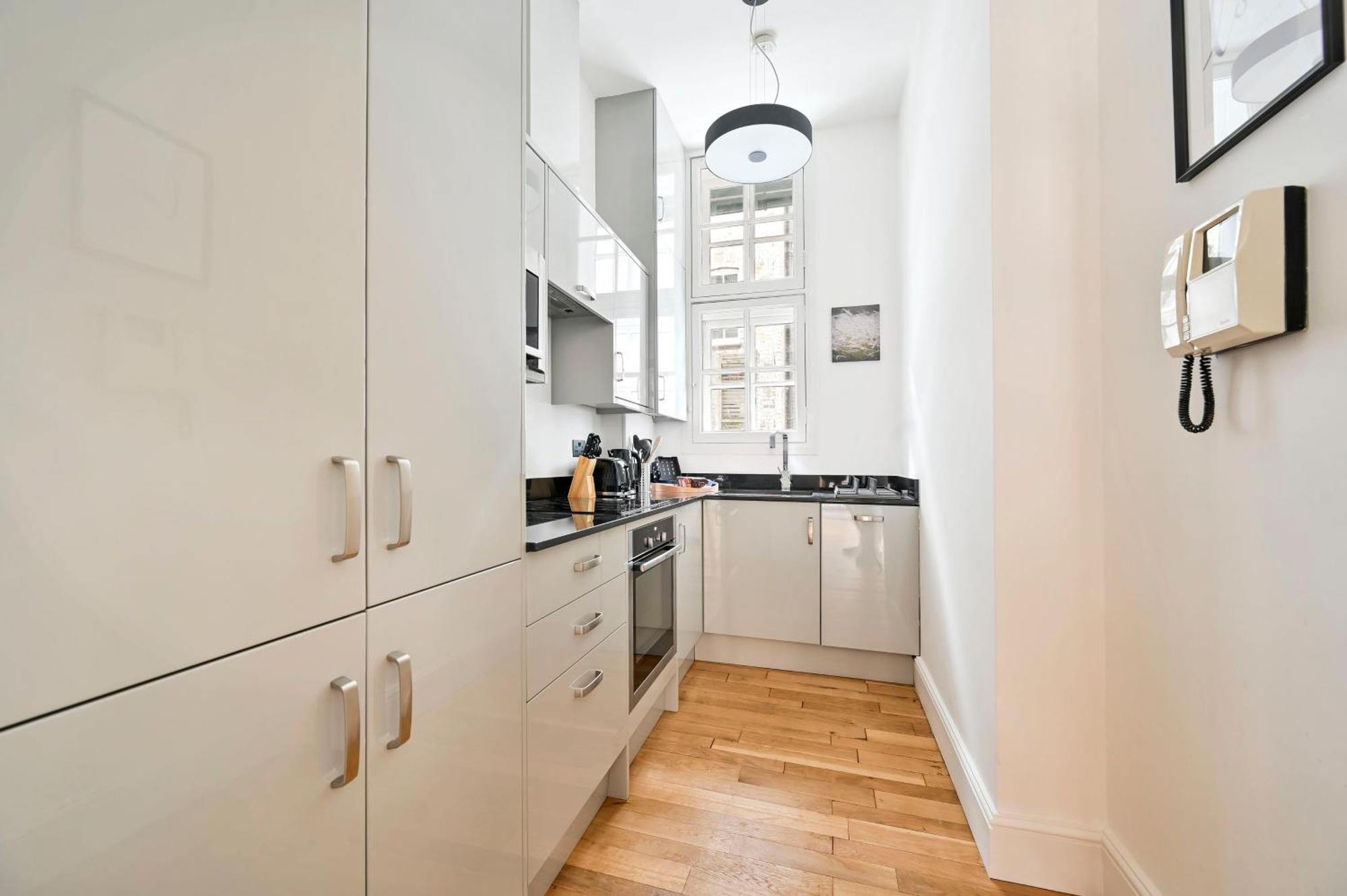 Magnificent 2 Bed Fitzrovia Apartment *