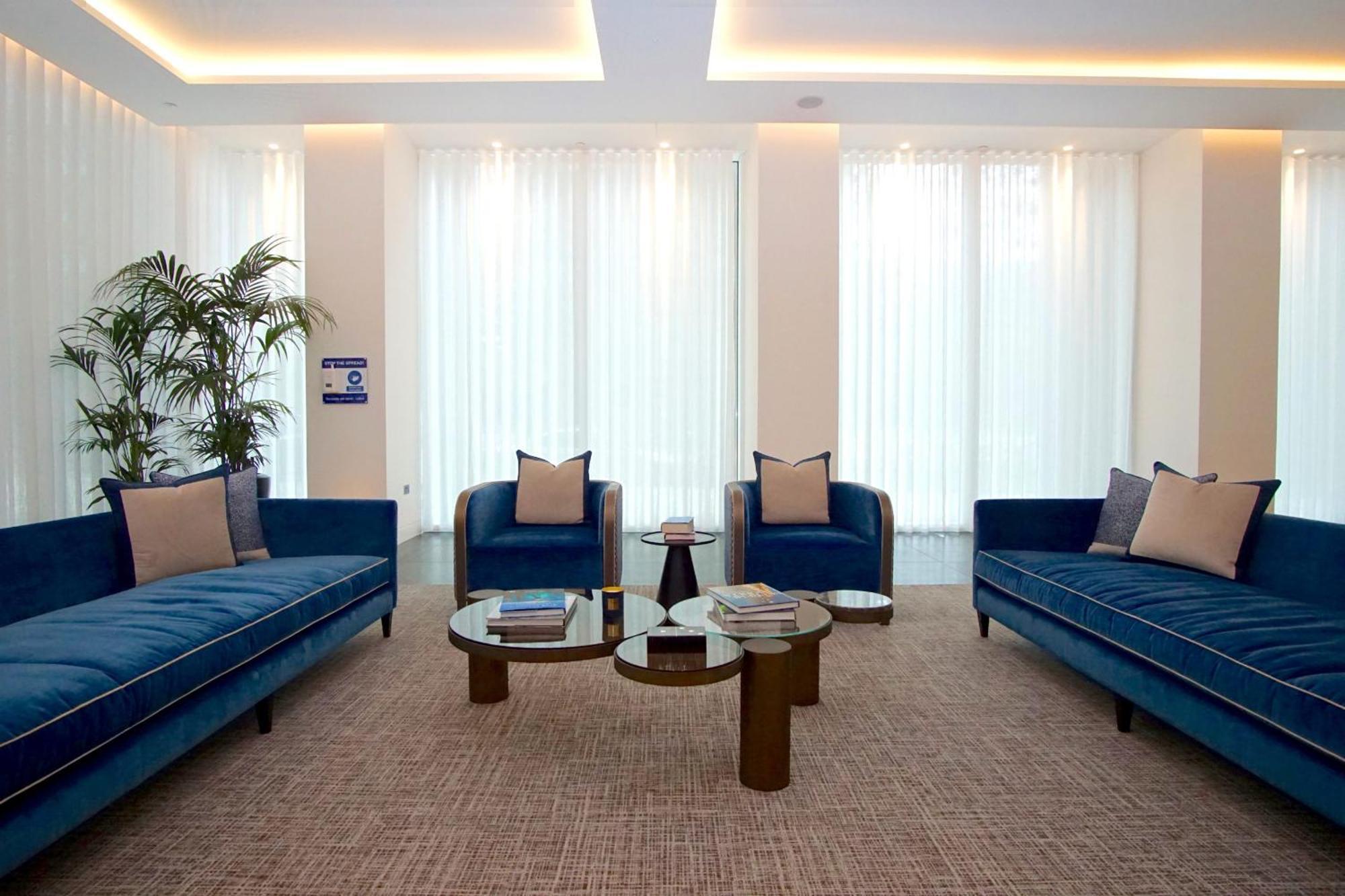 Collection No9 Harbour Way * Londra