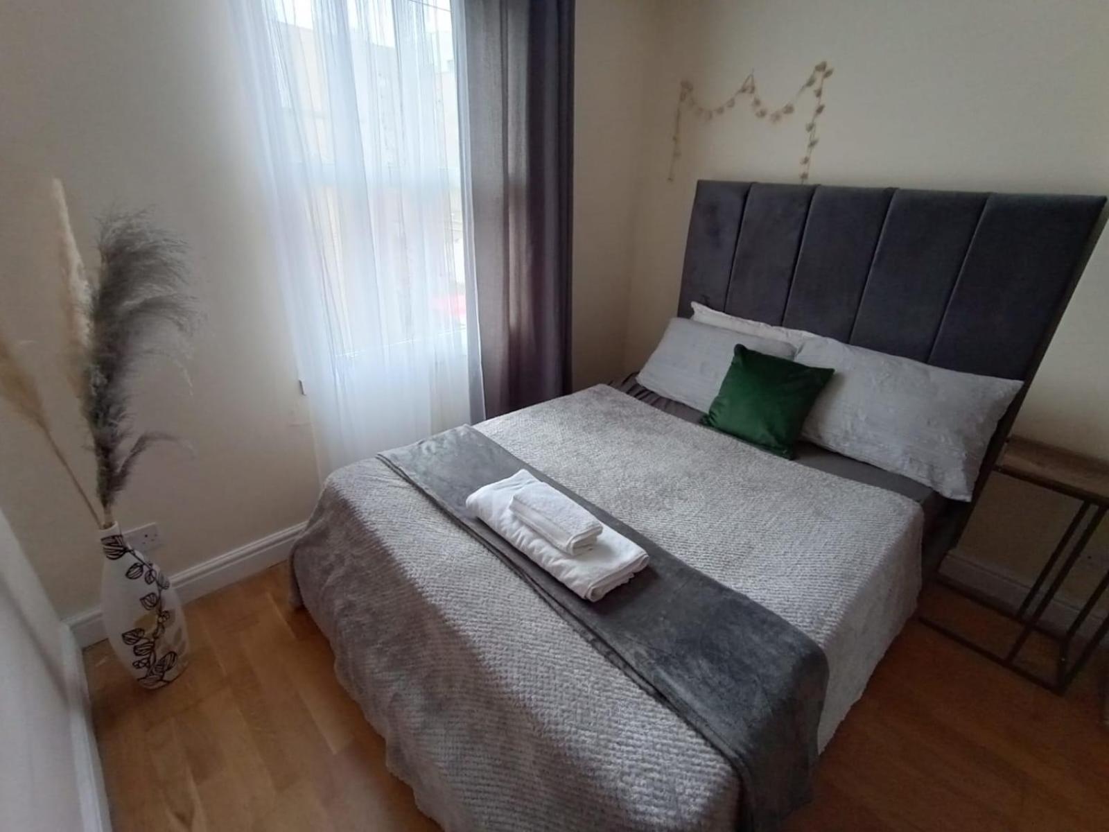 1- Bedroom Flat In London, Sleeps 4, Good Transport Link * London
