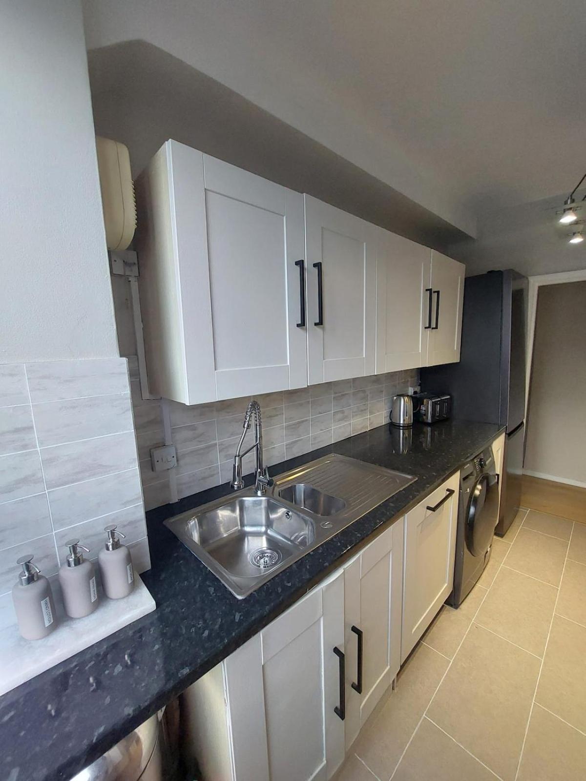 Apartment Light, Spacious Flat On Brixton Hill *