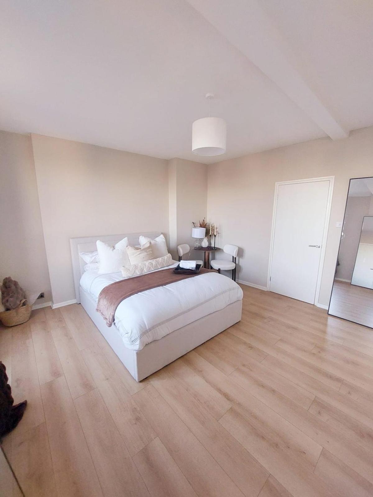 Light, Spacious Flat On Brixton Hill *