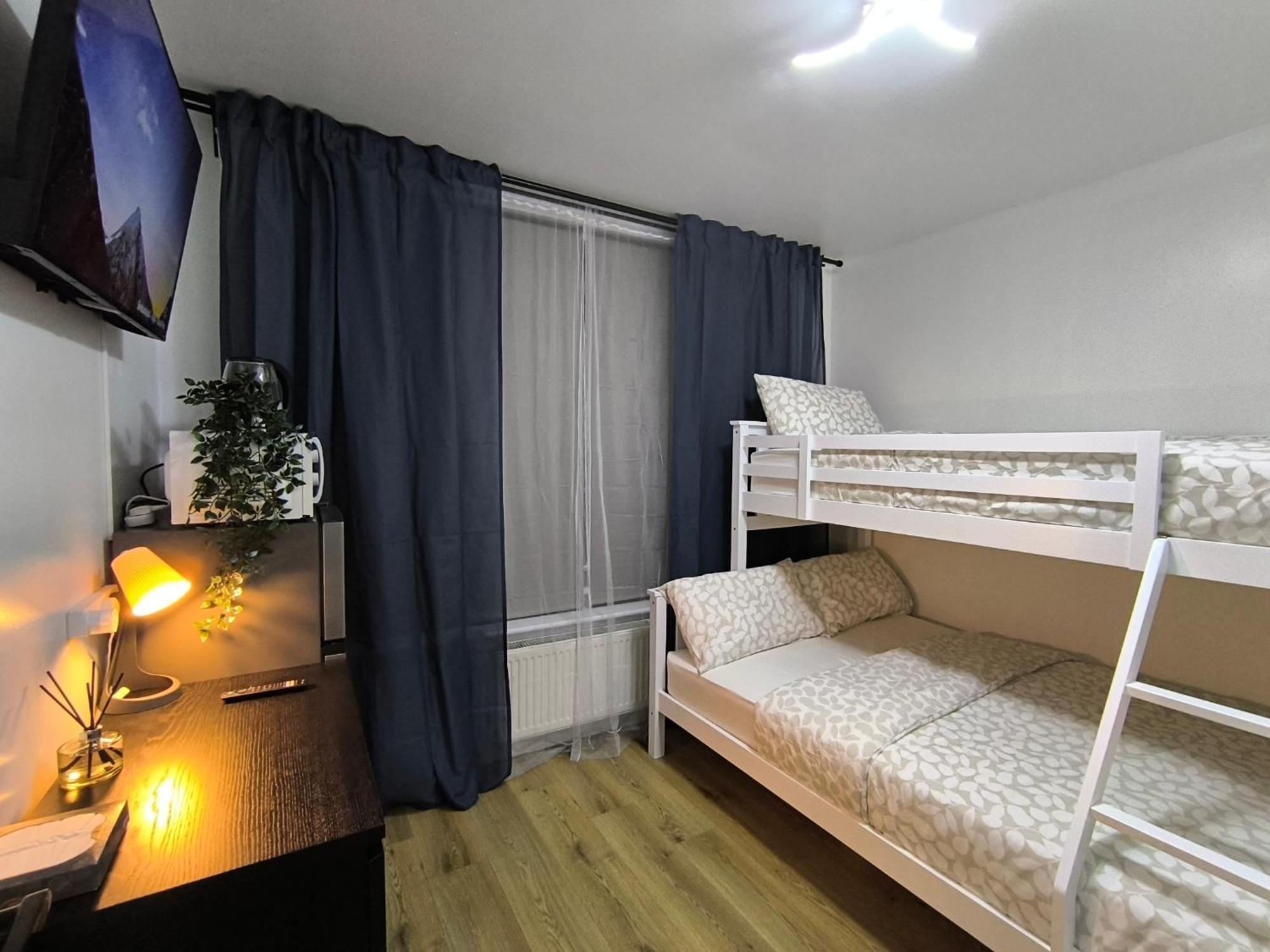 Pensionat 3 Persons Room, 1min Walk From South Wimbledon Station *