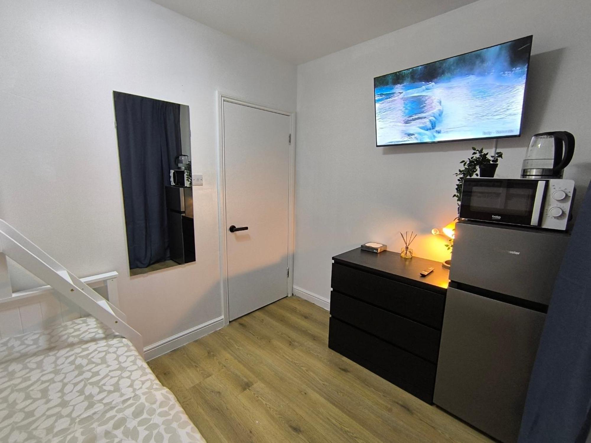 3 Persons Room, 1min Walk From South Wimbledon Station Pensionat
