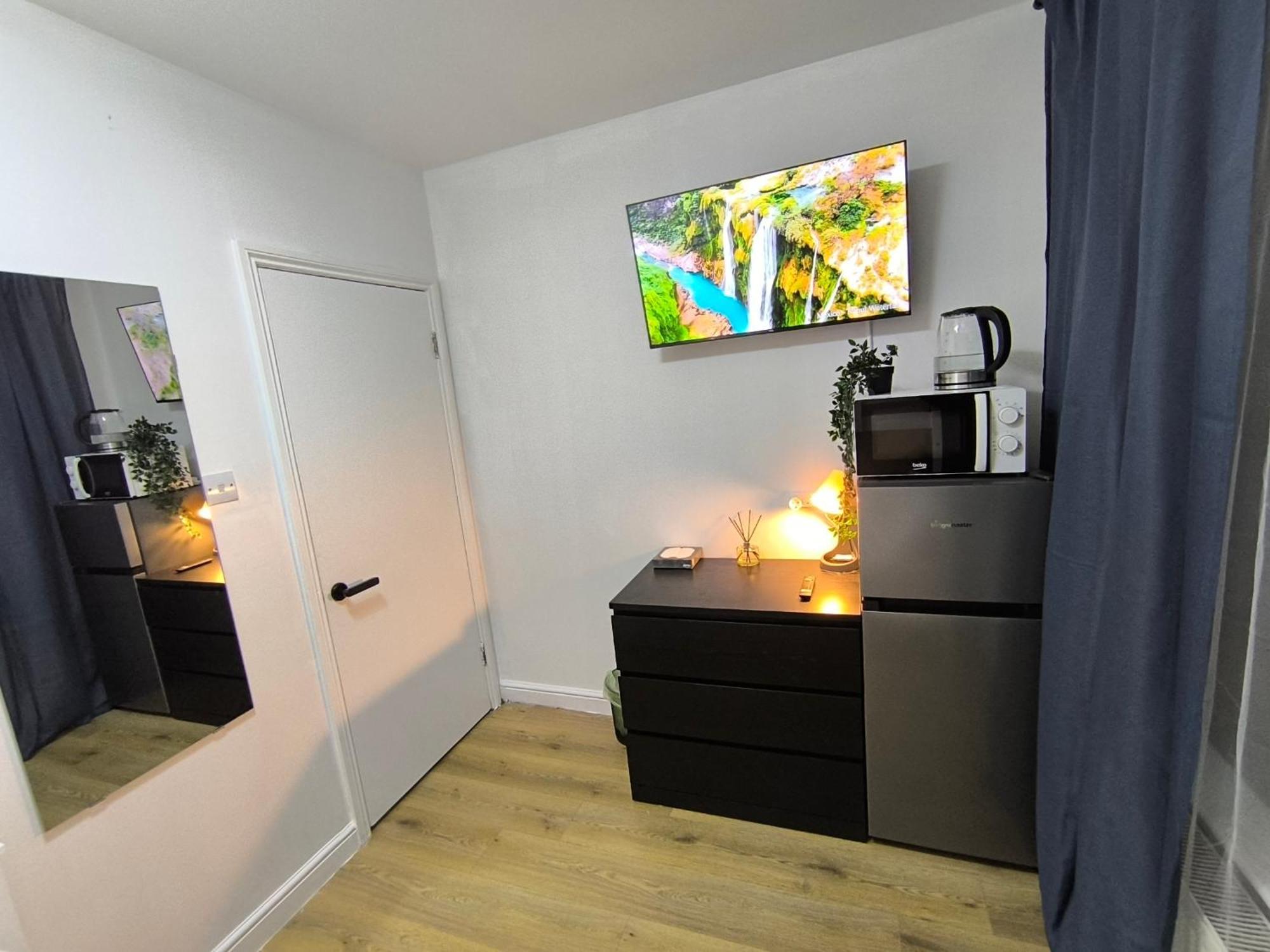 Pensionat 3 Persons Room, 1min Walk From South Wimbledon Station London