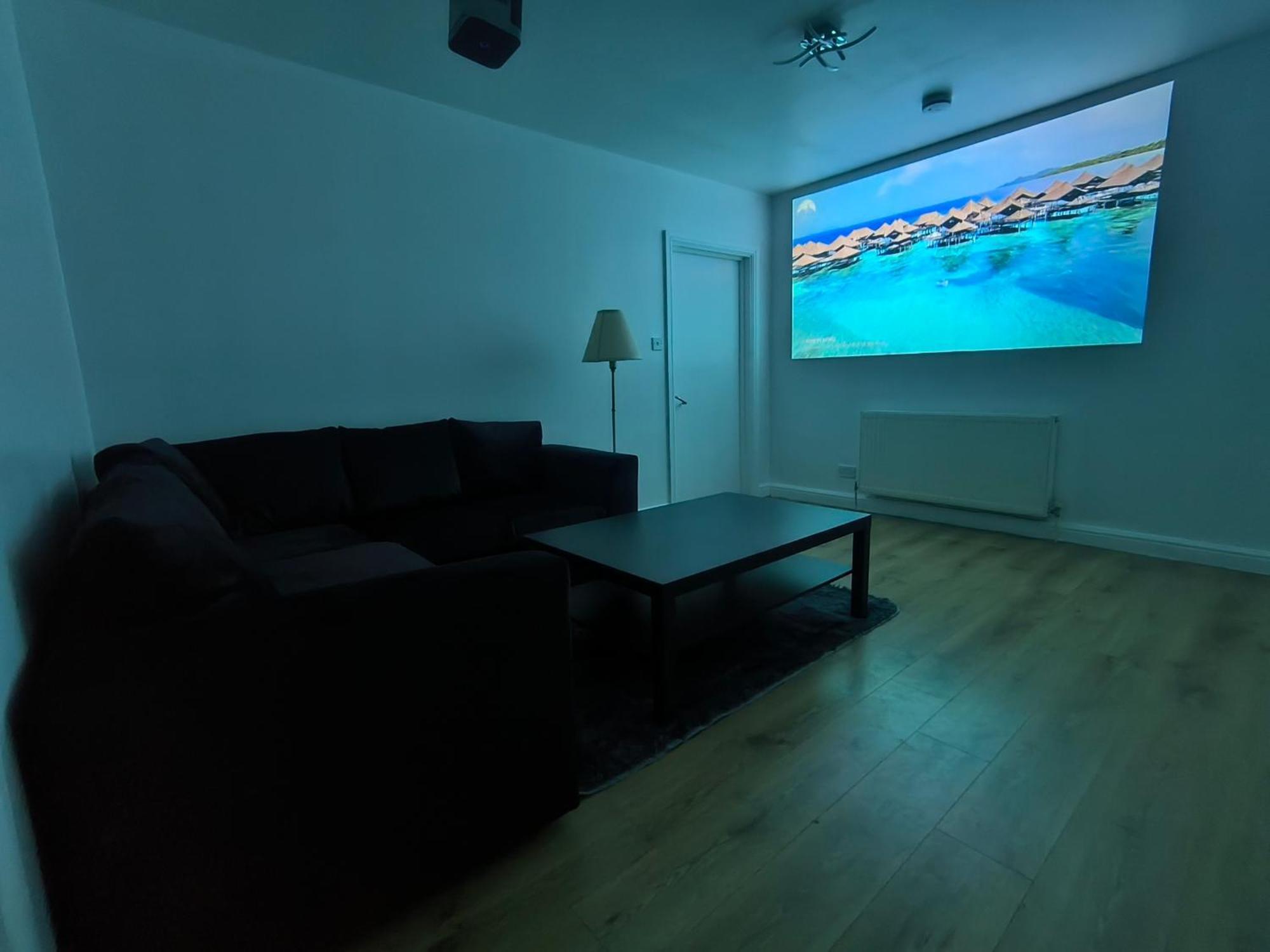 Pensionat 3 Persons Room, 1min Walk From South Wimbledon Station *