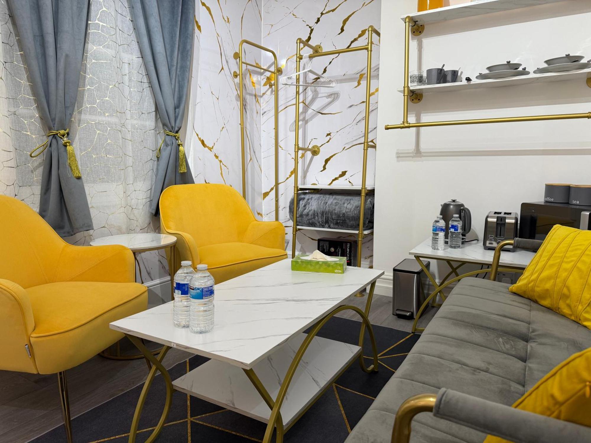 Luxury In Victoria, 7 Minutes Walk To Victoria Station, 8 Rum i privatbostad *