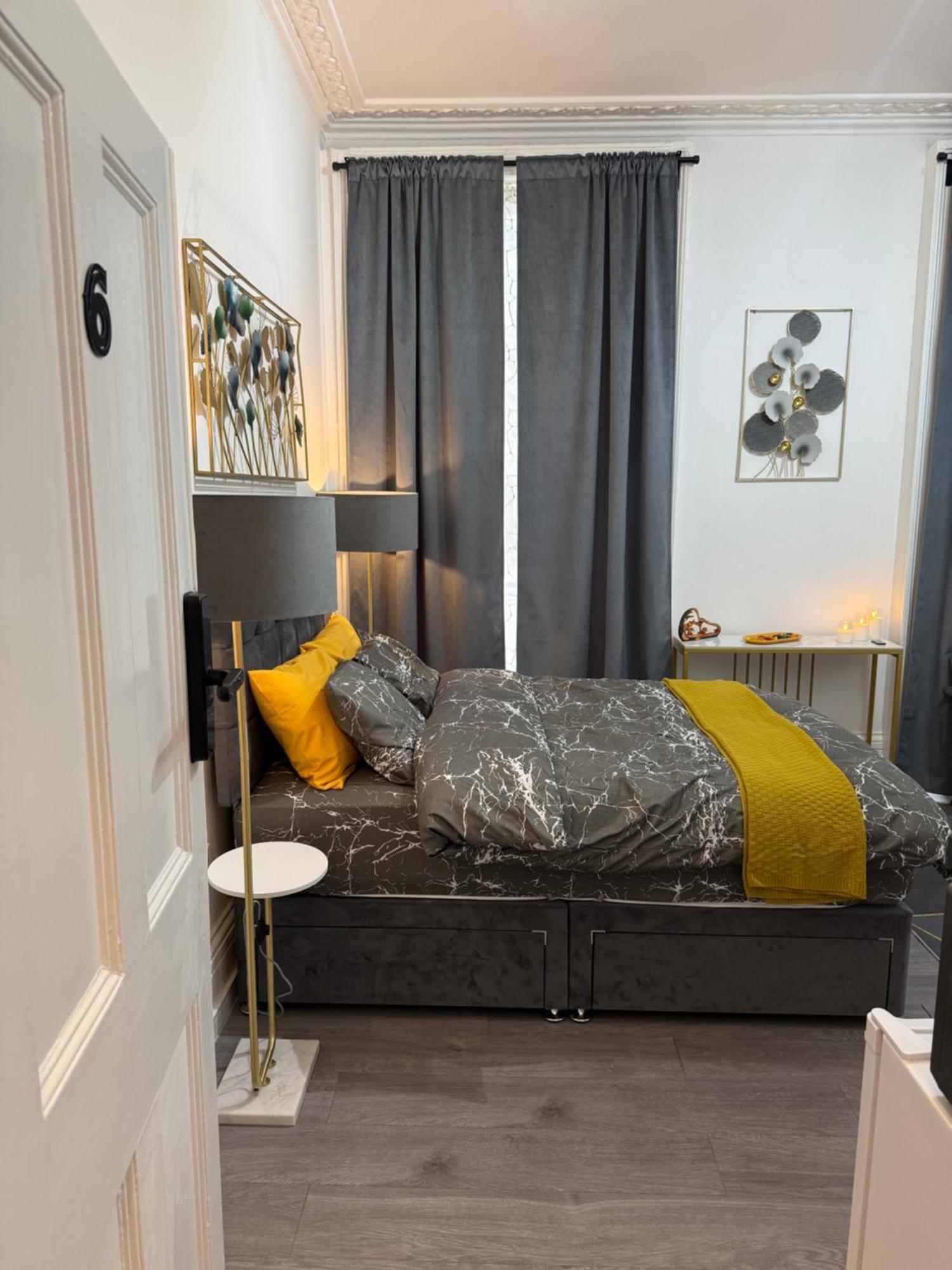 Rum i privatbostad Luxury In Victoria, 7 Minutes Walk To Victoria Station, 6 *