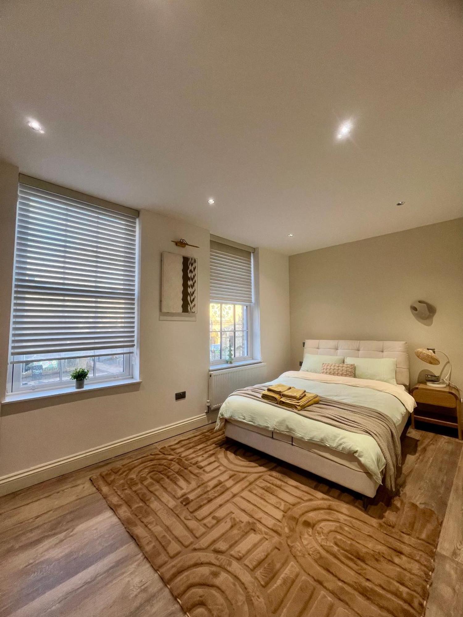 Beautiful Cosy In Newcross *